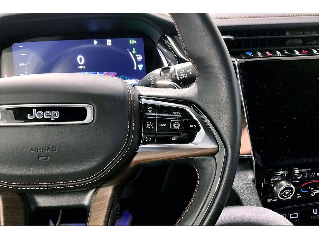 Used 2024 Jeep Grand Cherokee Summit w/ Luxury Tech Group V image 21