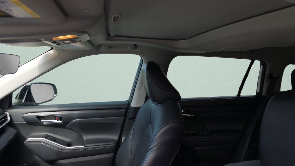 Used 2021 Toyota Highlander XLE image 20