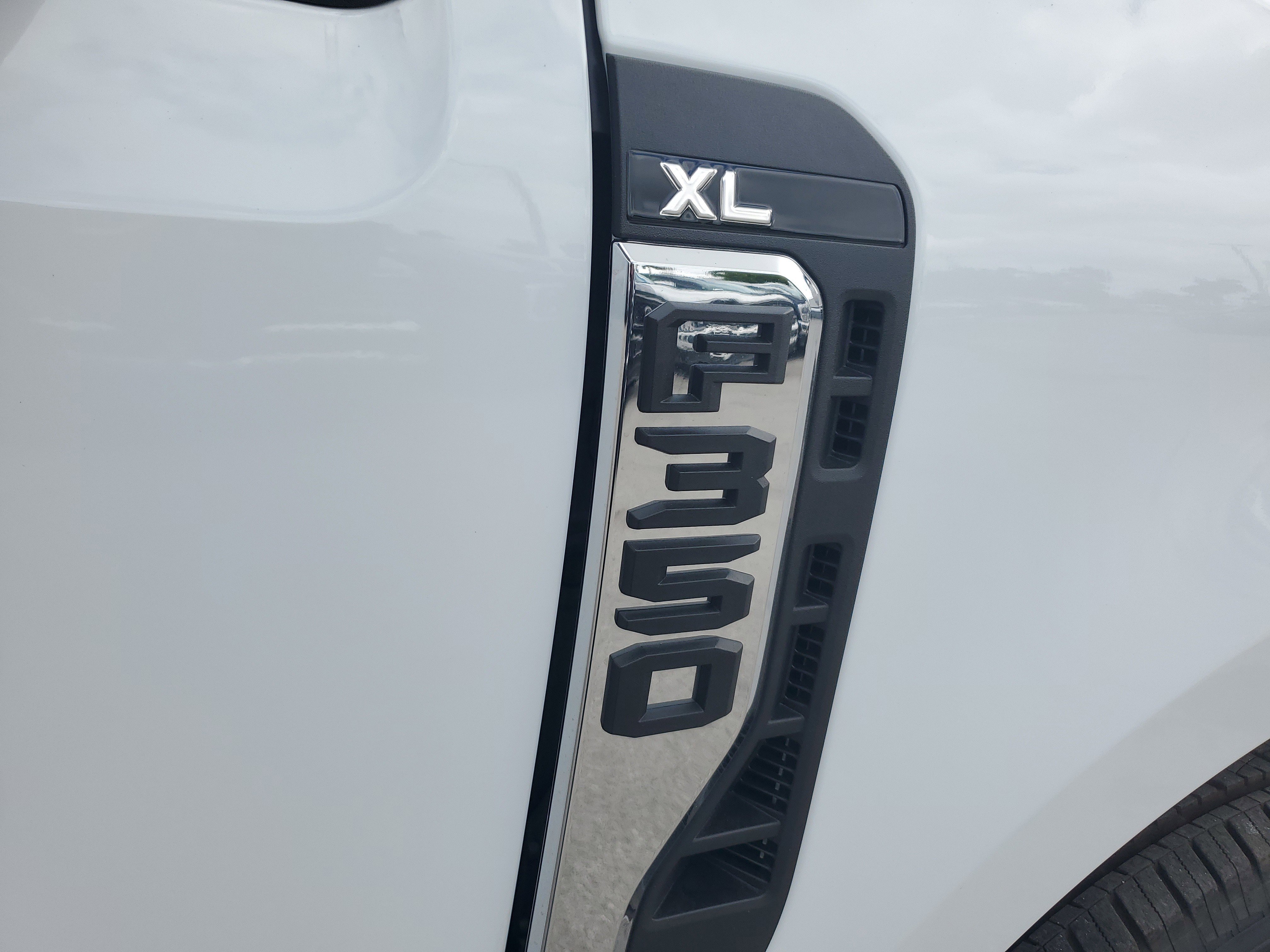 New 2026 Ford F350 XL w/ XL Chrome Package RWD image 8