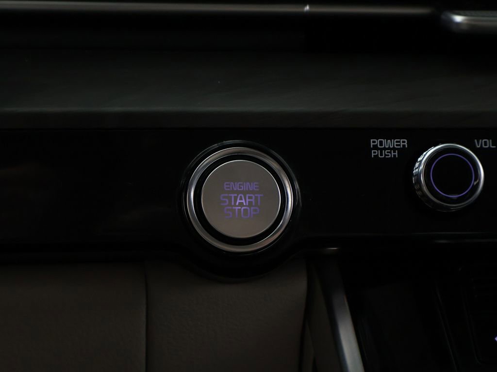 Used 2024 Kia Carnival EX FWD image 39