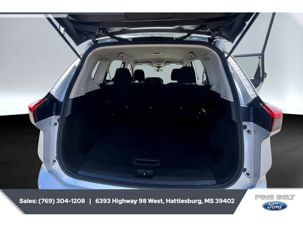Used 2024 Nissan Rogue S image 21