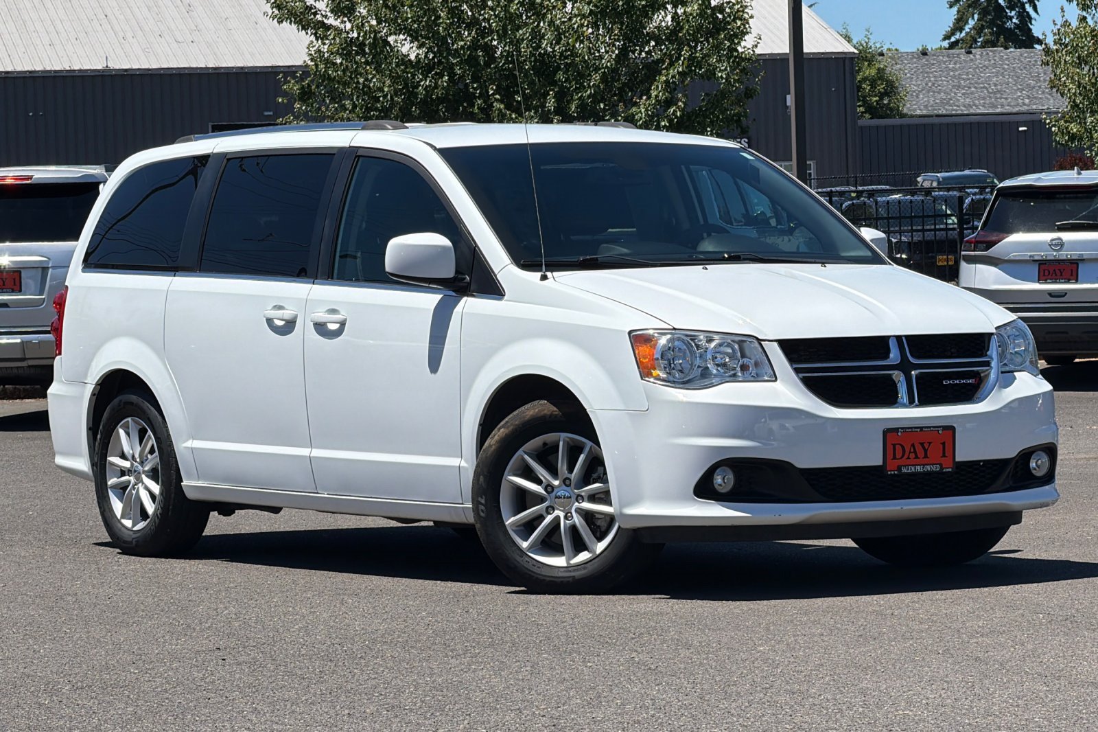 Used 2019 Dodge Grand Caravan SXT FWD image 2