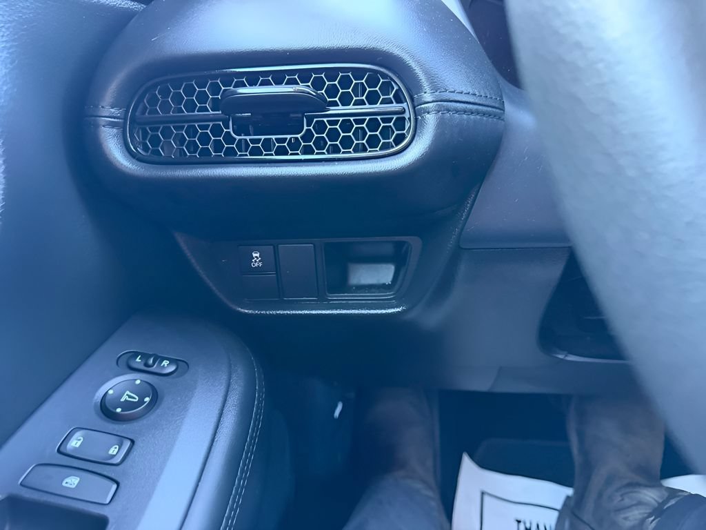 Used 2025 Honda HR-V LX image 25