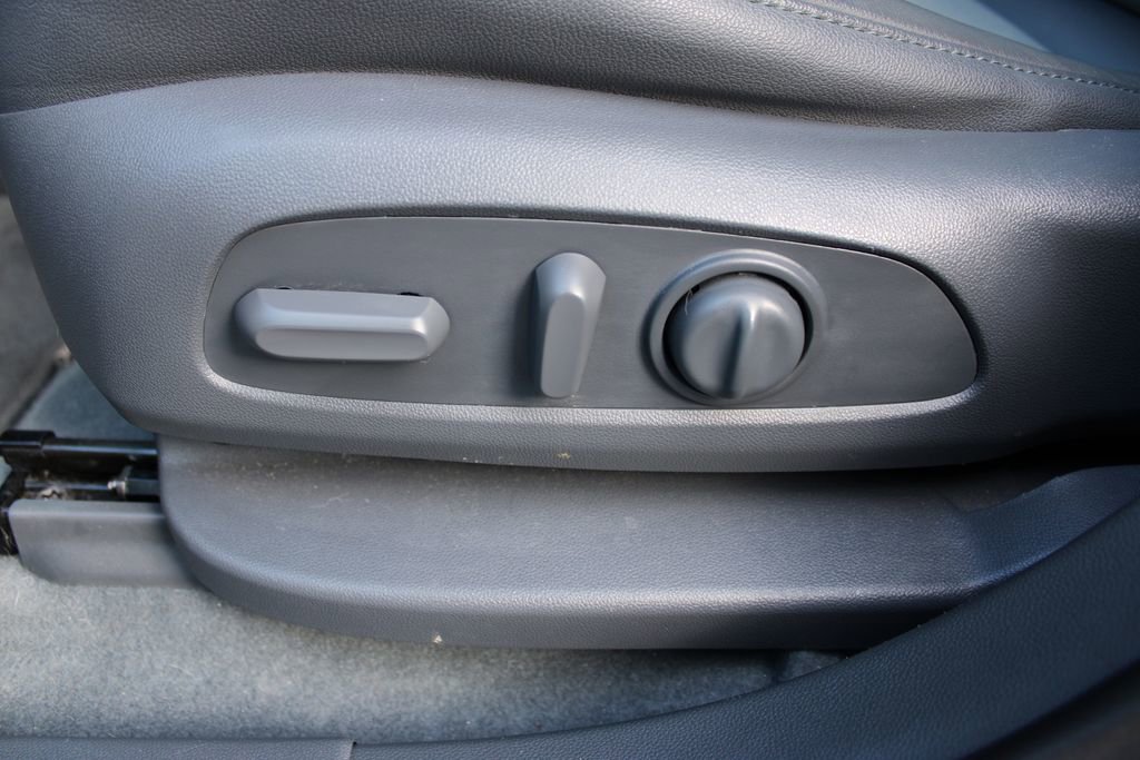 Used 2020 Chevrolet Blazer LT image 29