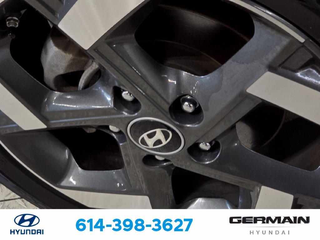 Used 2024 Hyundai Venue Limited FWD image 13