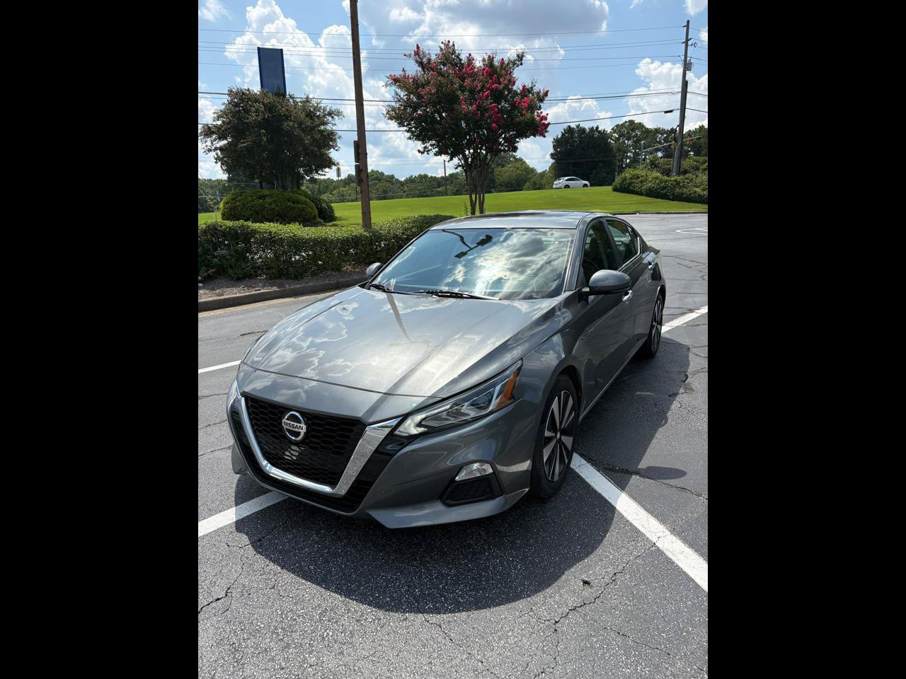 Used 2022 Nissan Altima 2.5 SV w/ SV Premium Package FWD image 1