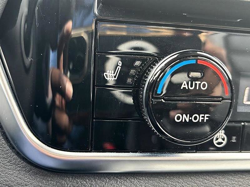 Used 2025 Nissan Rogue SL w/ Tech Package image 29