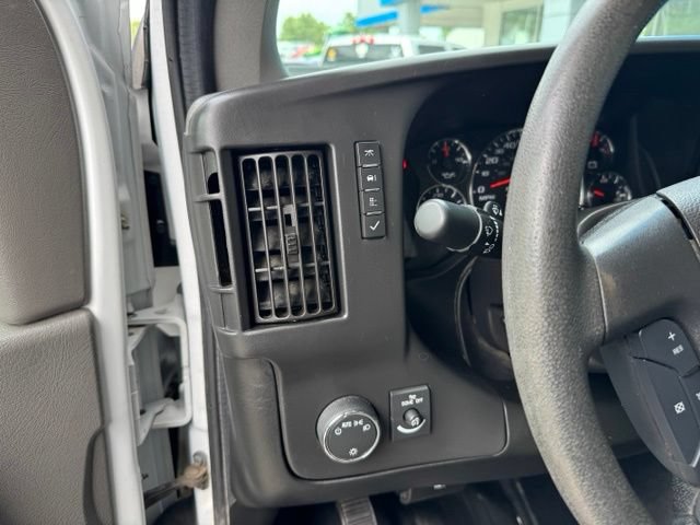 Used 2017 GMC Savana 3500 RWD image 6