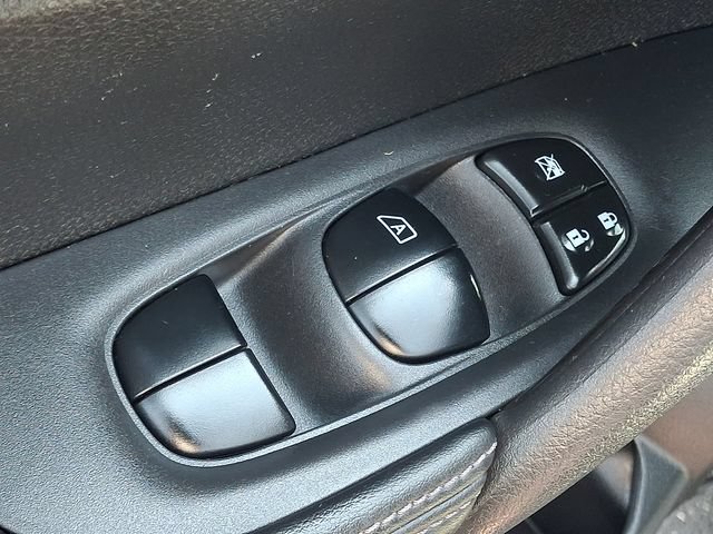 Used 2017 Nissan Rogue SV AWD/4WD image 26