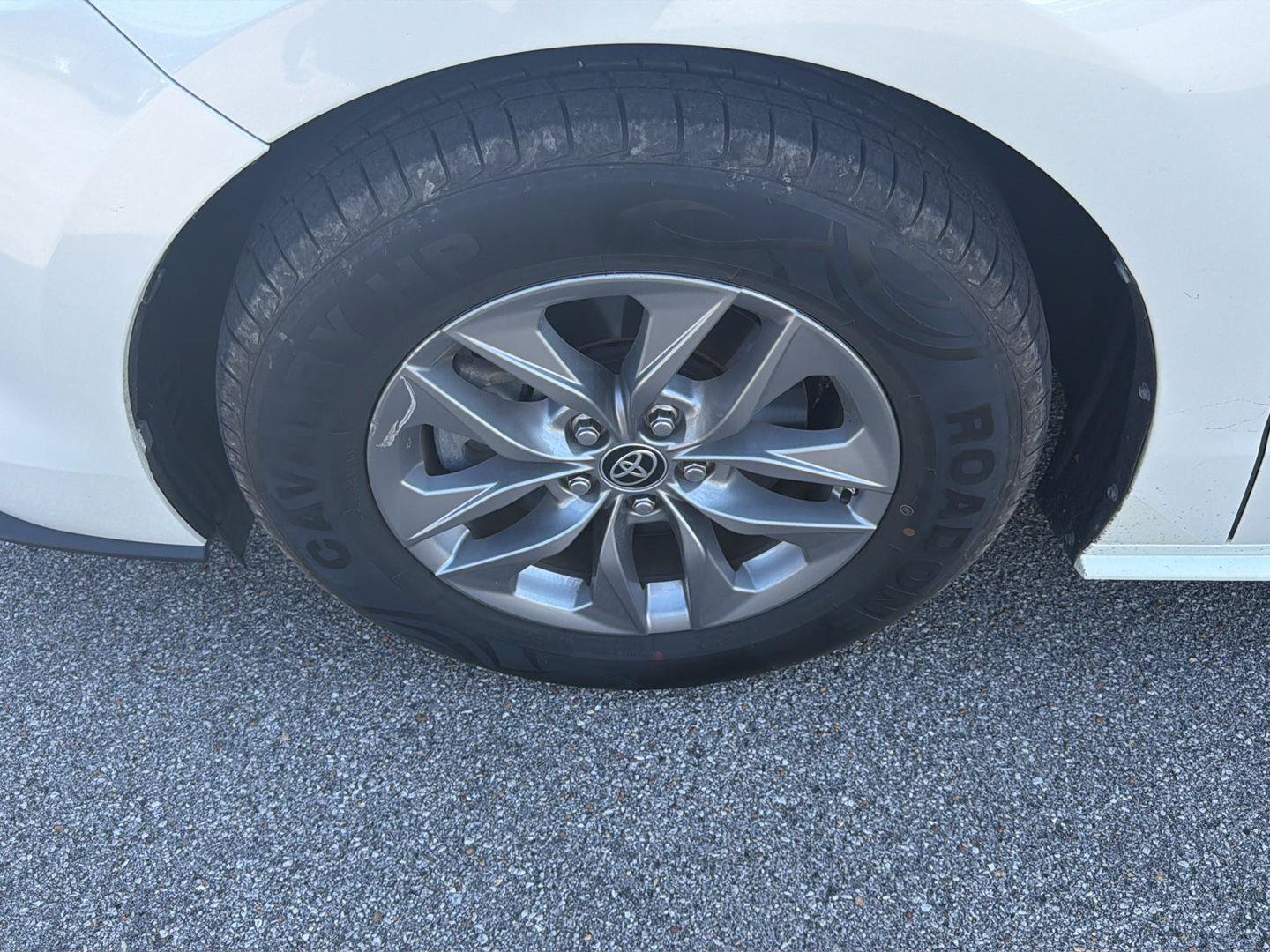 Used 2021 Toyota Sienna XLE w/ XLE Plus Package FWD image 6