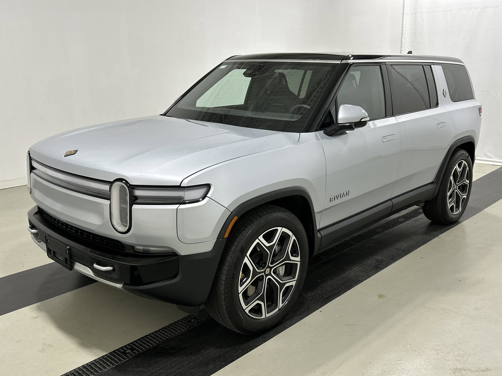Used 2025 Rivian R1S Adventure AWD/4WD image 1