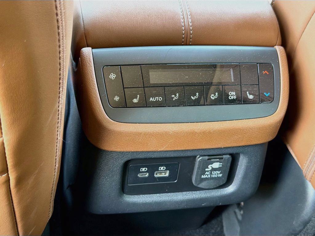 Used 2025 Nissan Pathfinder Platinum w/ Cargo Package AWD/4WD image 24