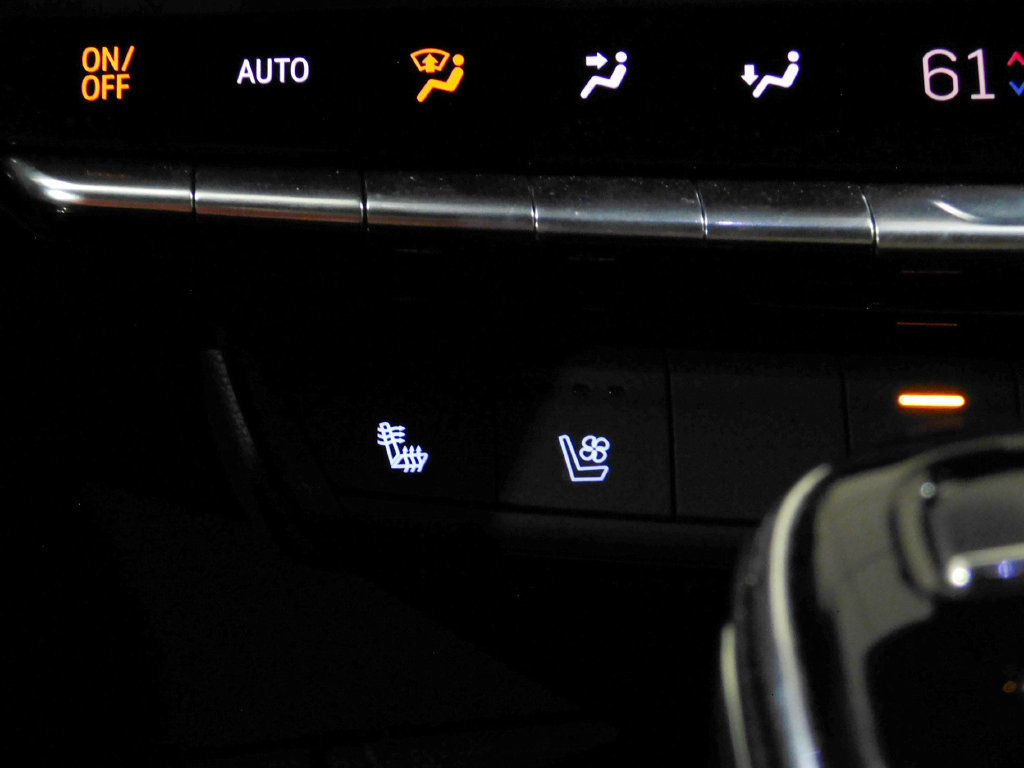 Used 2024 Cadillac XT4 Sport AWD/4WD image 40