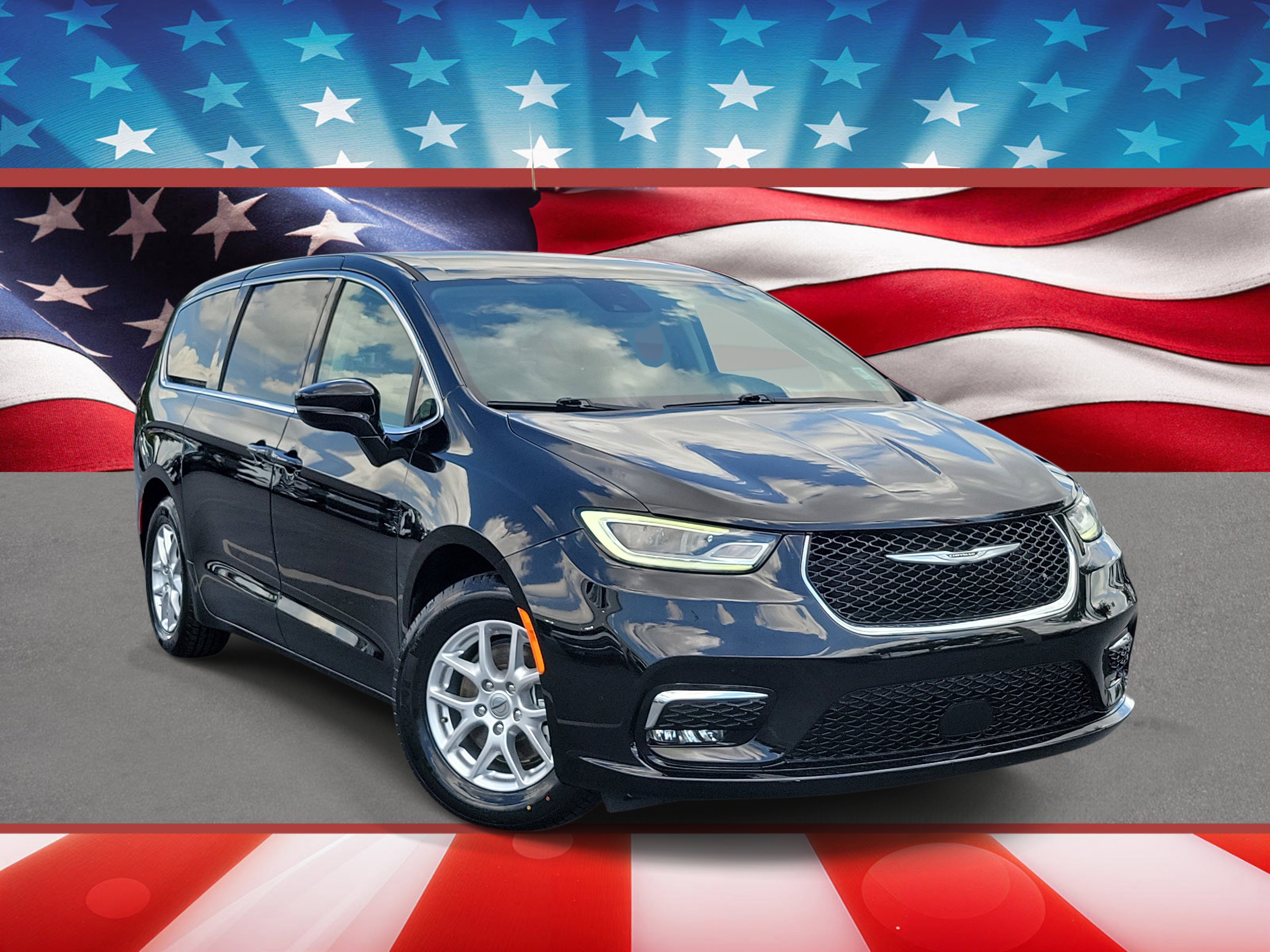 Used 2024 Chrysler Pacifica Touring-L FWD image 1