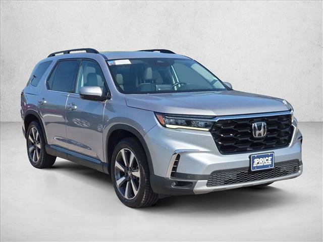 Certified 2025 Honda Pilot Touring image 3