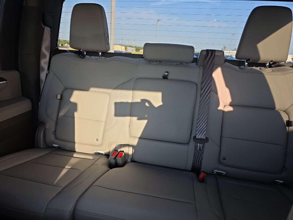 Certified 2026 GMC Sierra 2500 SLT w/ SLT Convenience Package AWD/4WD image 9