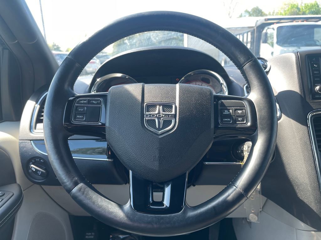 Used 2016 Dodge Grand Caravan SXT FWD image 21