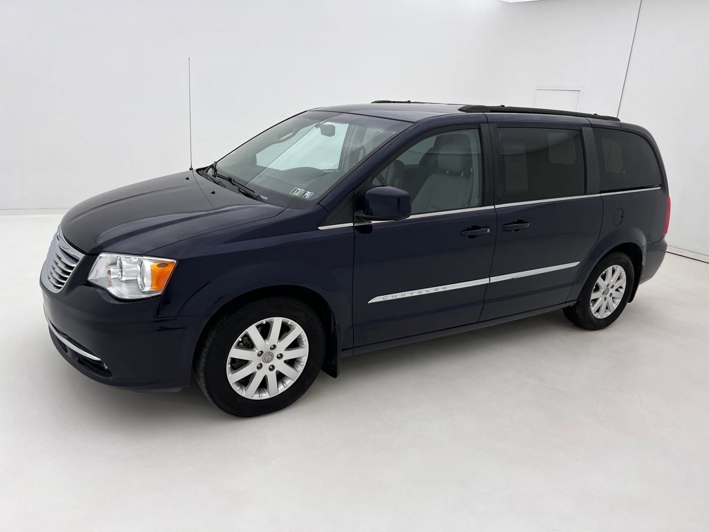 Used 2015 Chrysler Town & Country Touring image 5
