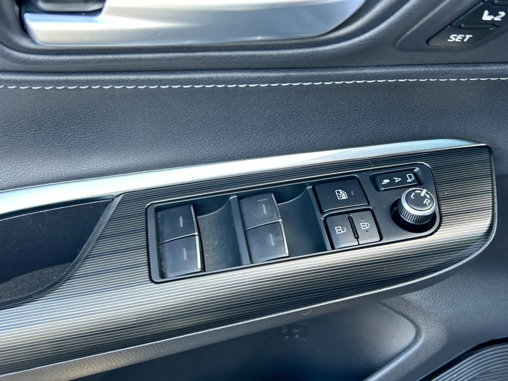 Used 2024 Toyota Venza XLE image 24