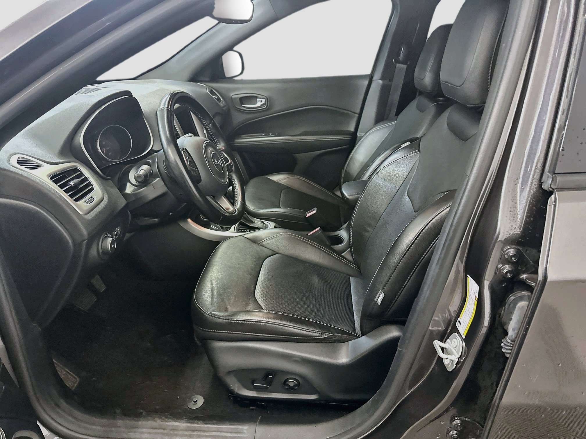 Used 2021 Jeep Compass Latitude AWD/4WD image 13
