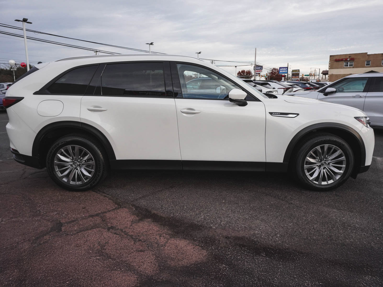 Used 2024 MAZDA CX-90 Plug-In Hybrid w/ Preferred image 4