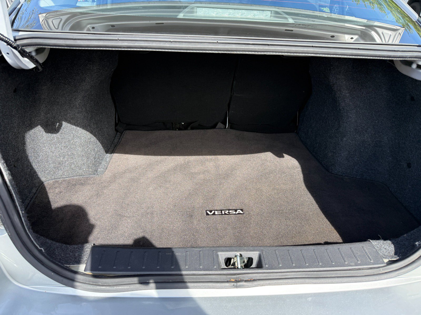 Used 2025 Nissan Versa SV FWD image 18