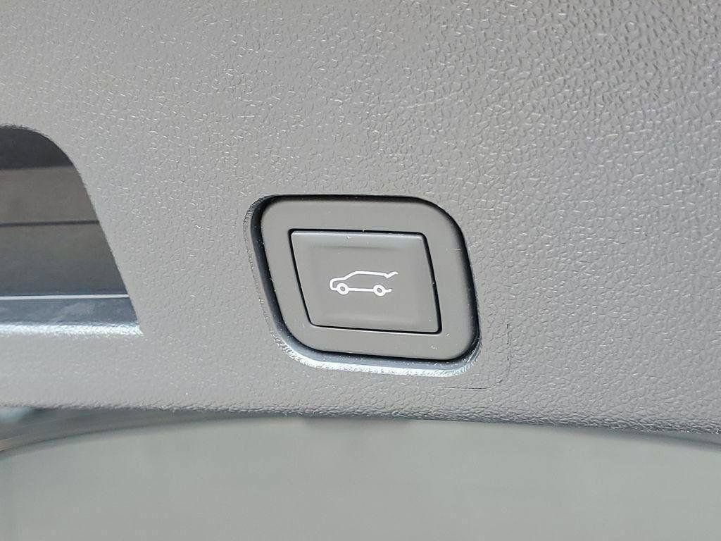 Used 2025 Chevrolet Traverse High Country w/ LPO, Floor Liner Package AWD/4WD image 37