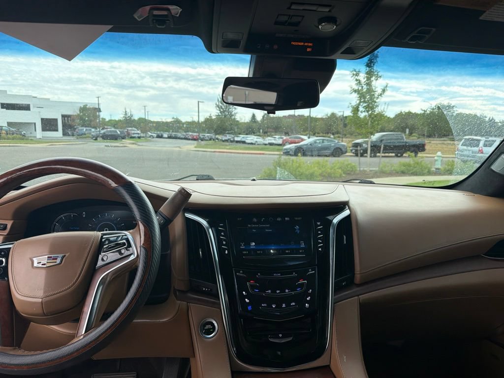 Used 2017 Cadillac Escalade ESV Platinum AWD/4WD image 13