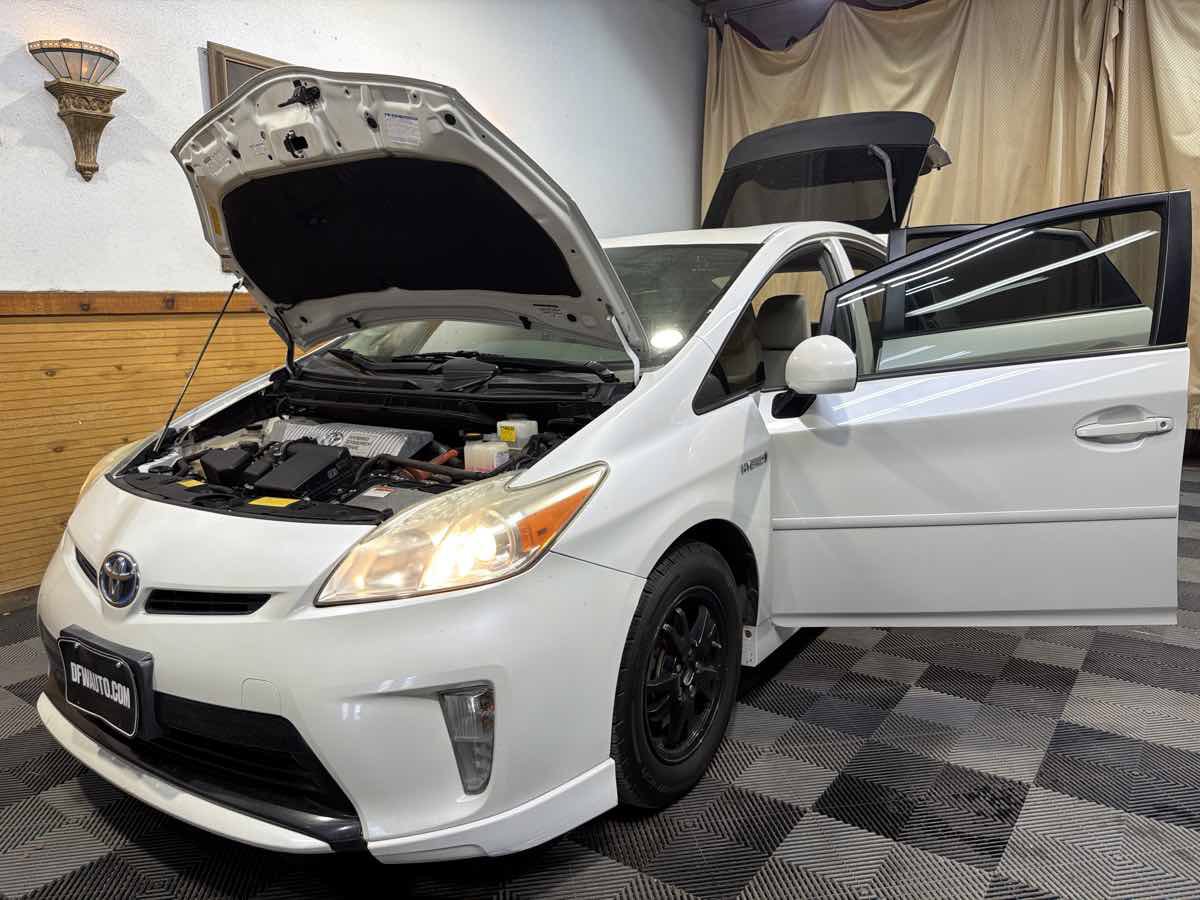 Used 2012 Toyota Prius Two FWD image 9