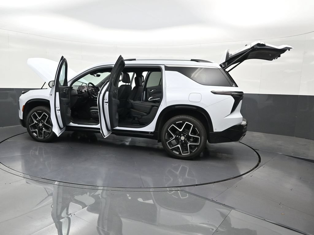 Used 2026 Chevrolet Traverse High Country FWD image 37