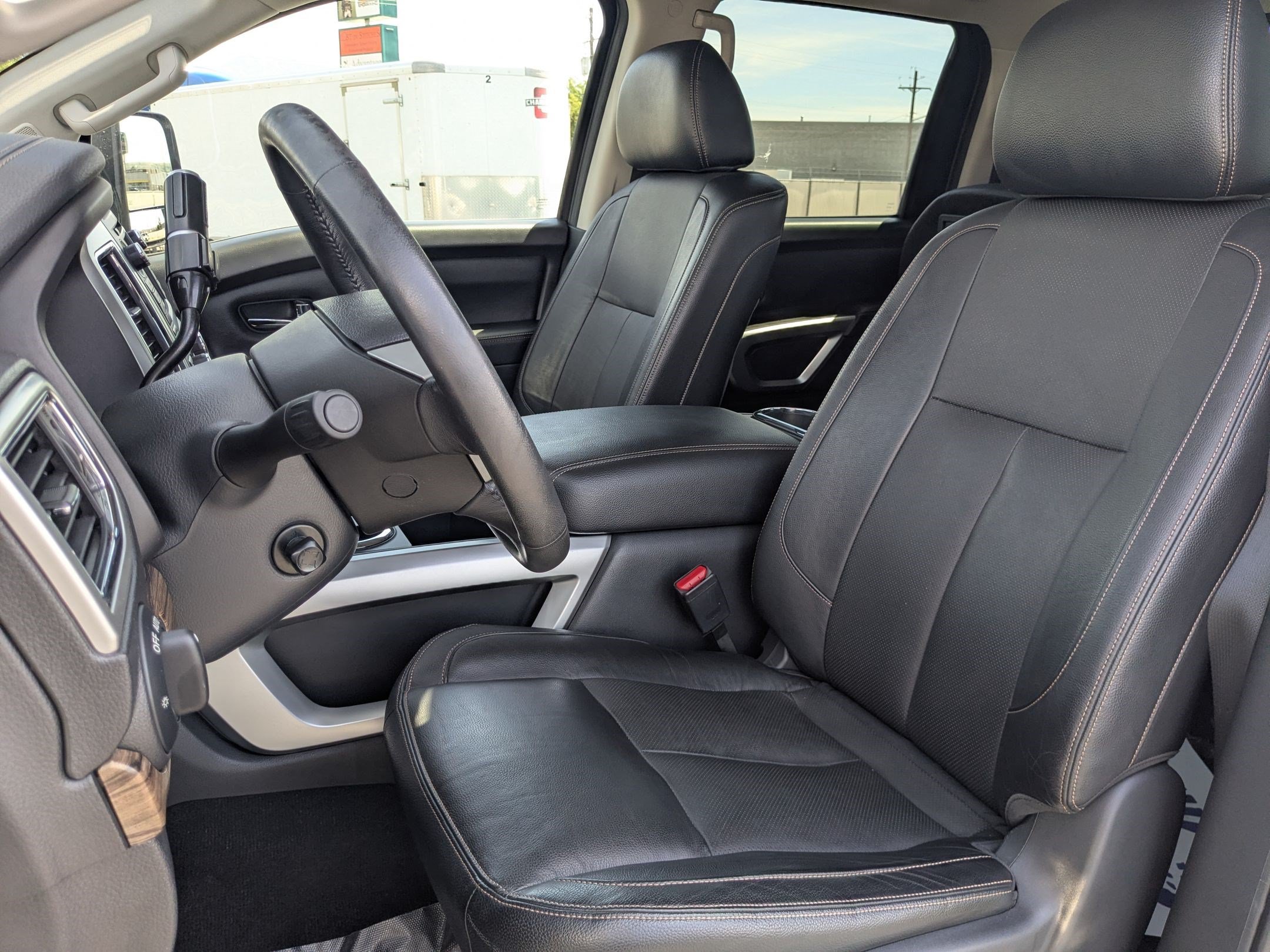 Used 2017 Nissan Titan SL AWD/4WD image 32