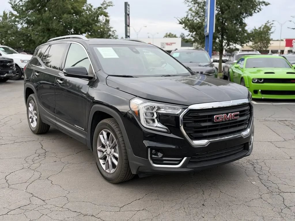 Used 2023 GMC Terrain SLT AWD/4WD image 3