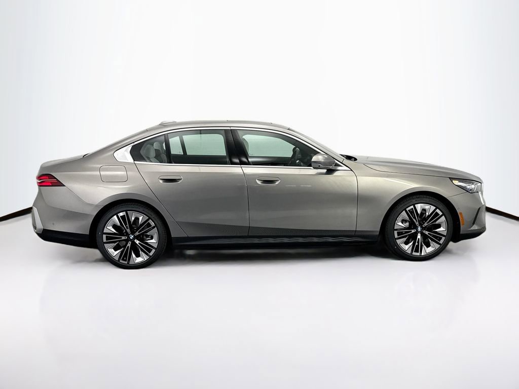 New 2026 BMW i5 eDrive40 w/ Premium Package image 4