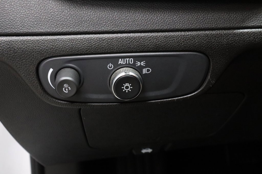 Used 2022 Chevrolet Bolt EUV LT w/ Driver Confidence Package image 26