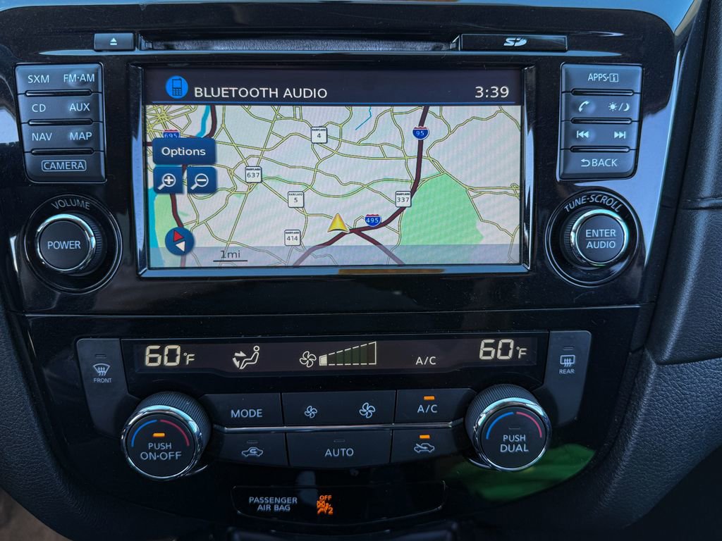 Used 2017 Nissan Rogue SV w/ SV Premium Package image 8