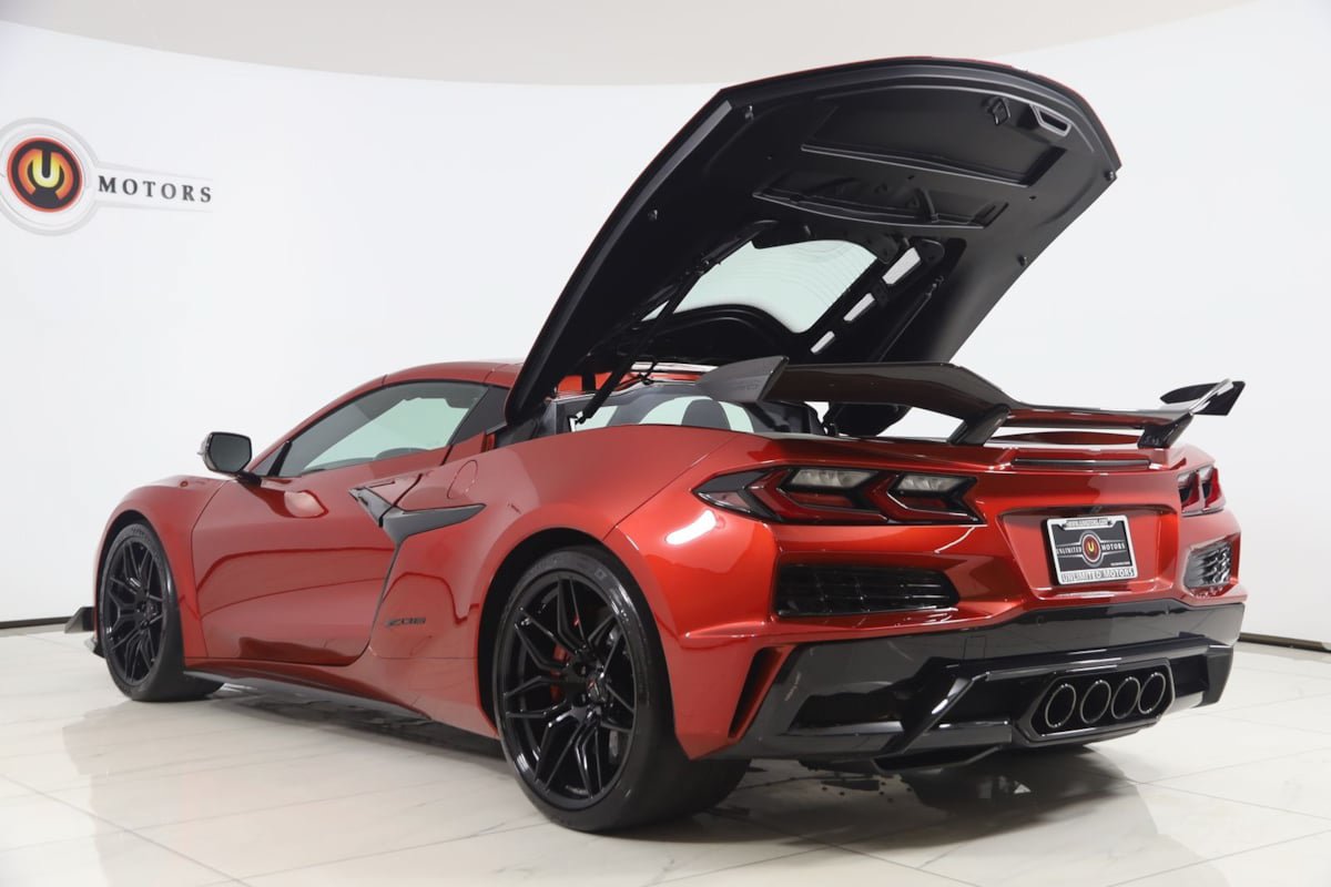 Used 2025 Chevrolet Corvette Z06 w/ Z07 Performance Package RWD image 32