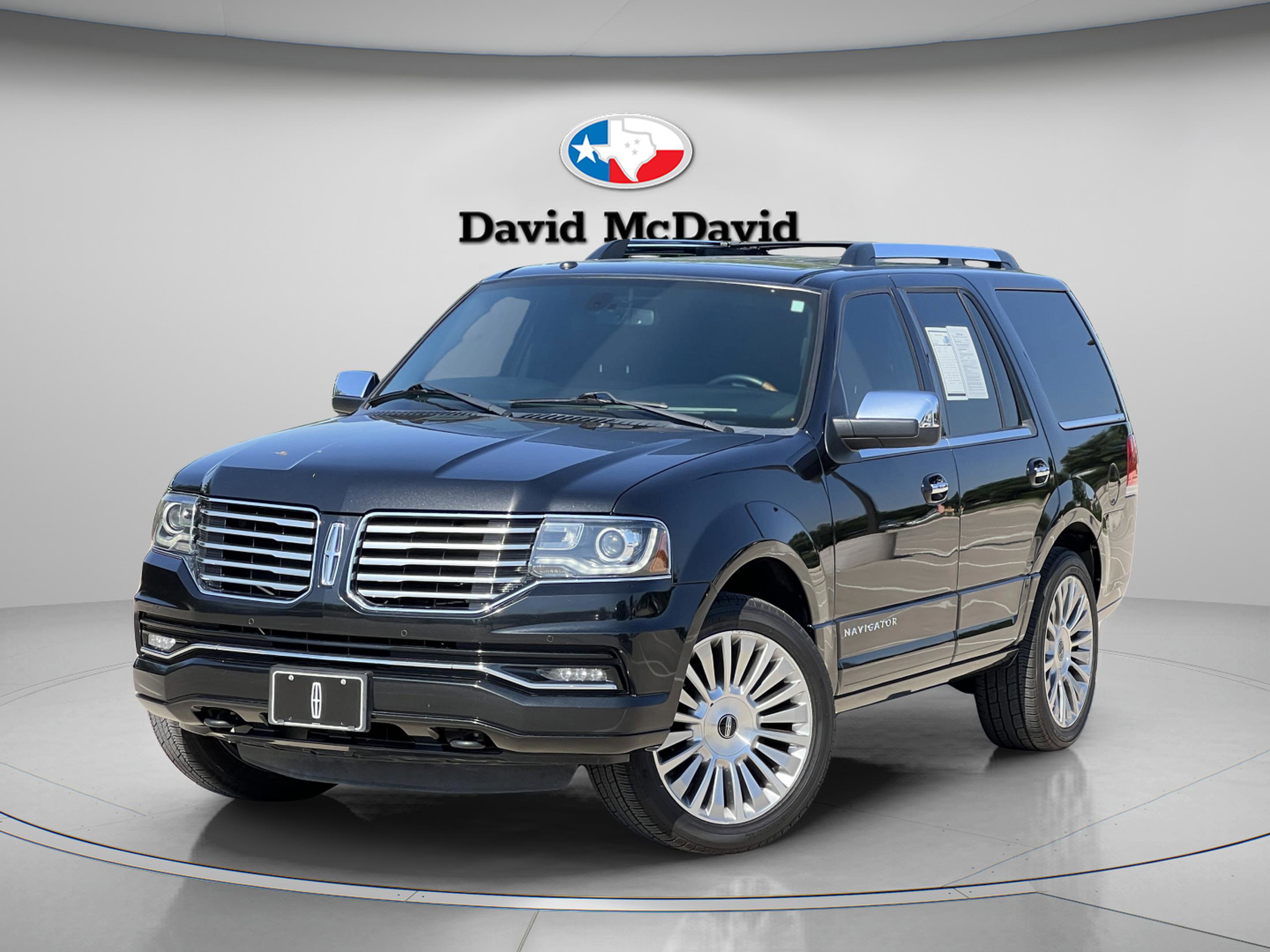 Used 2015 Lincoln Navigator 2WD image 2