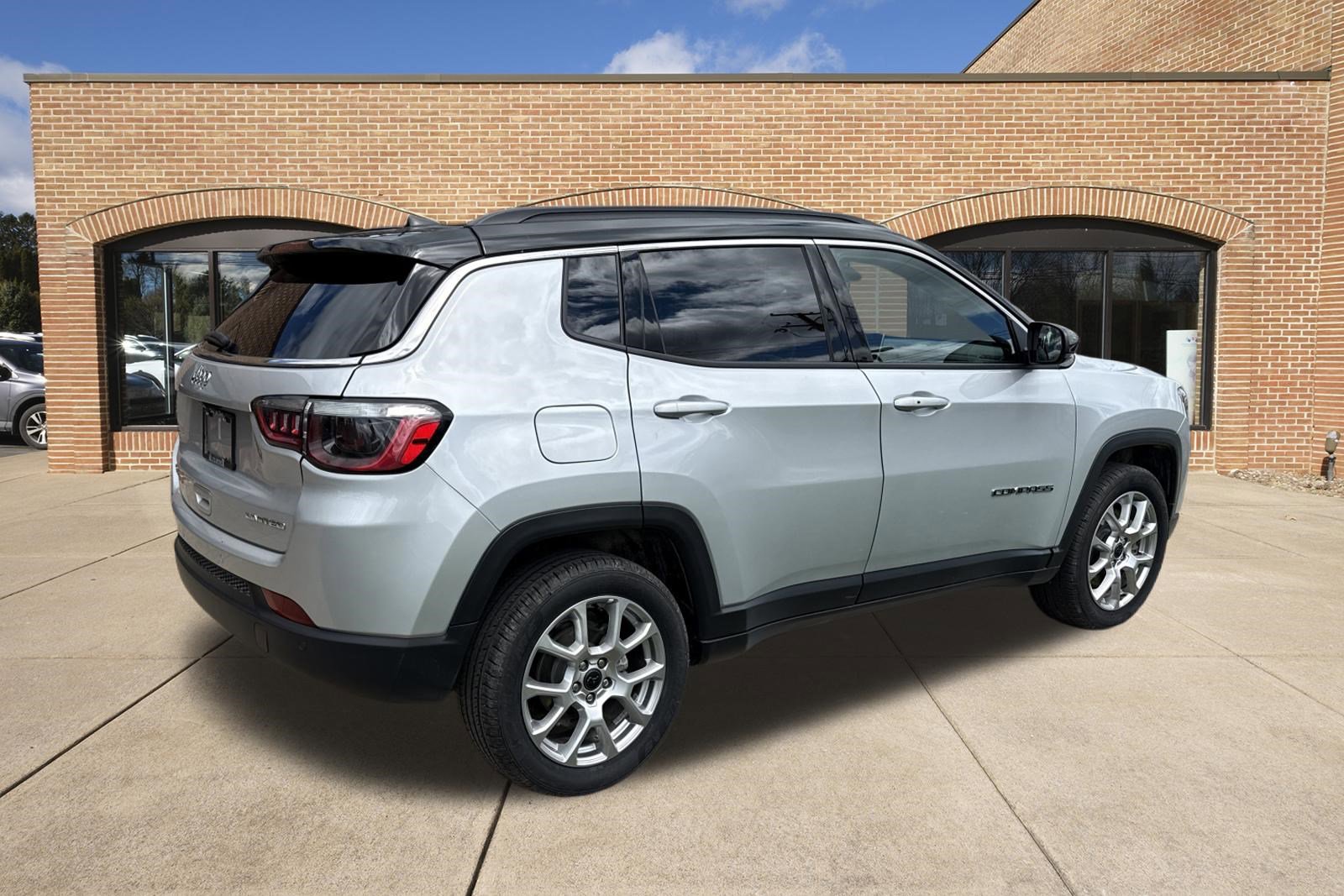 Used 2025 Jeep Compass Limited AWD/4WD image 26