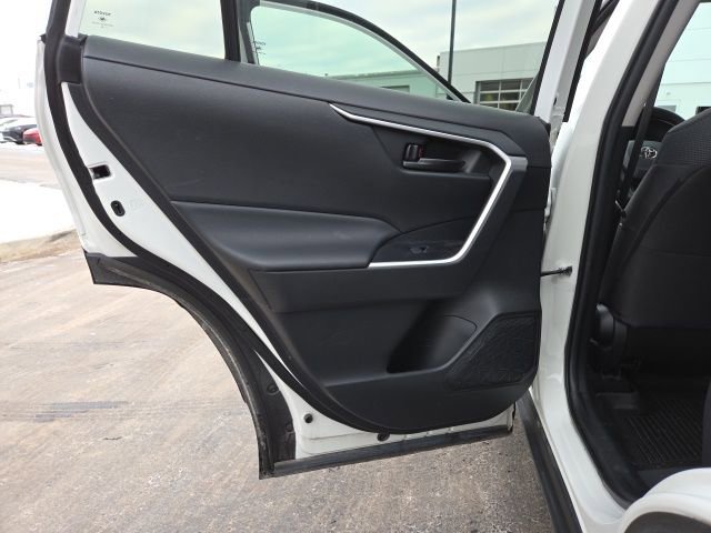 Used 2022 Toyota RAV4 LE image 12