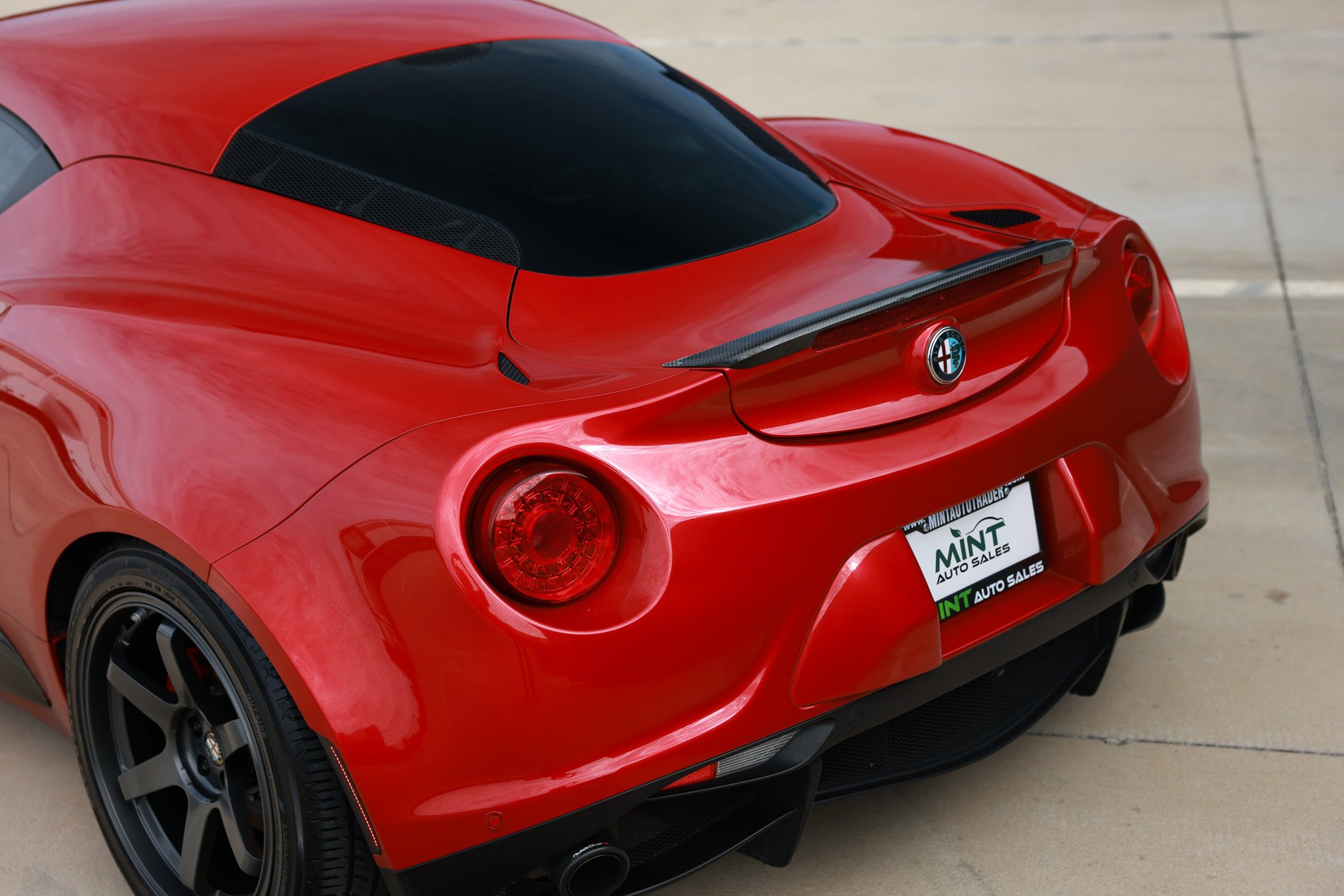 Used 2015 Alfa Romeo 4C Launch Edition w/ Convenience Group RWD image 60