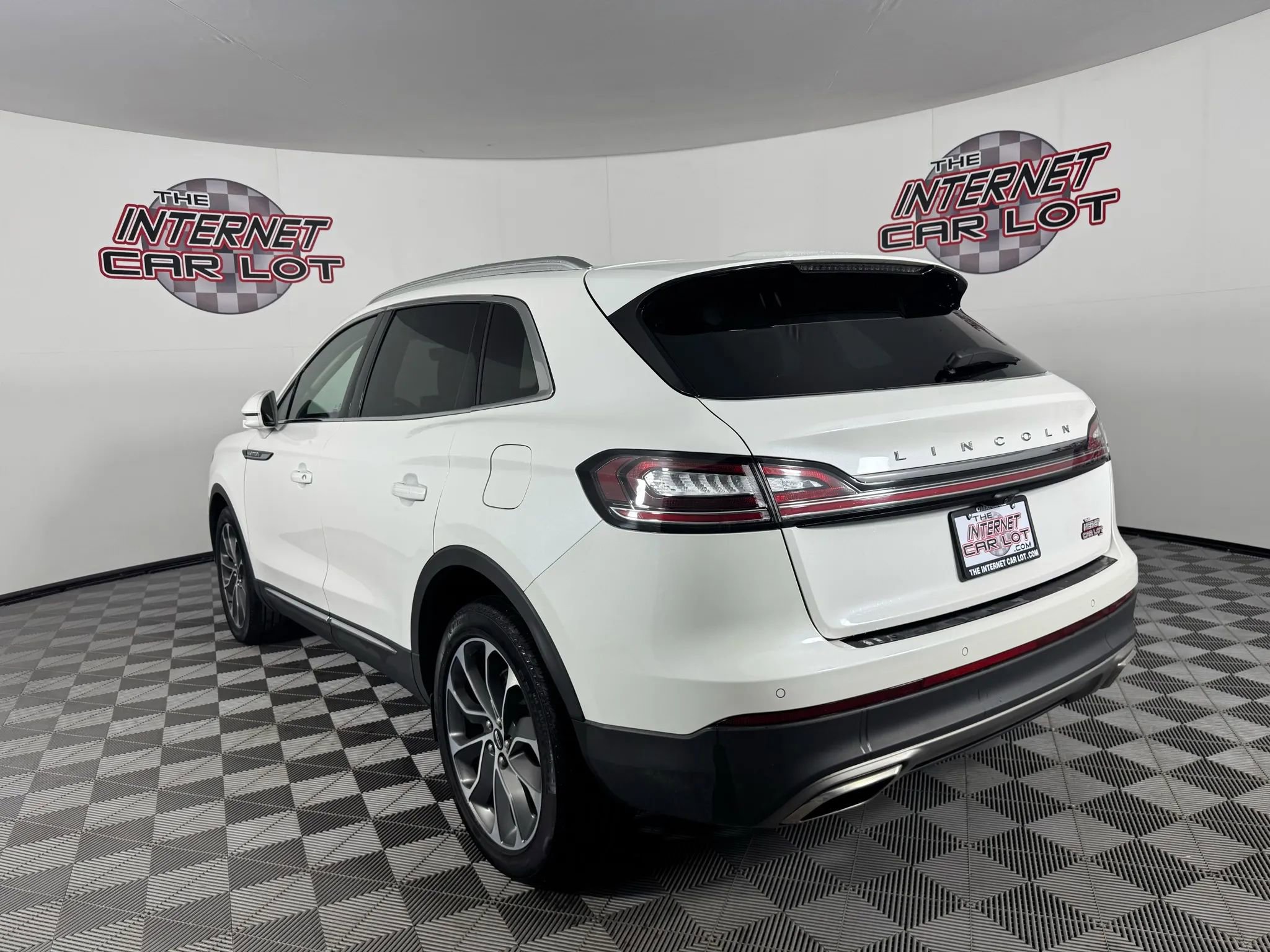 Used 2023 Lincoln Nautilus Reserve image 5