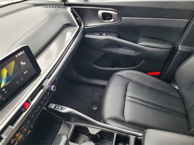 Used 2024 Kia Sorento S image 11