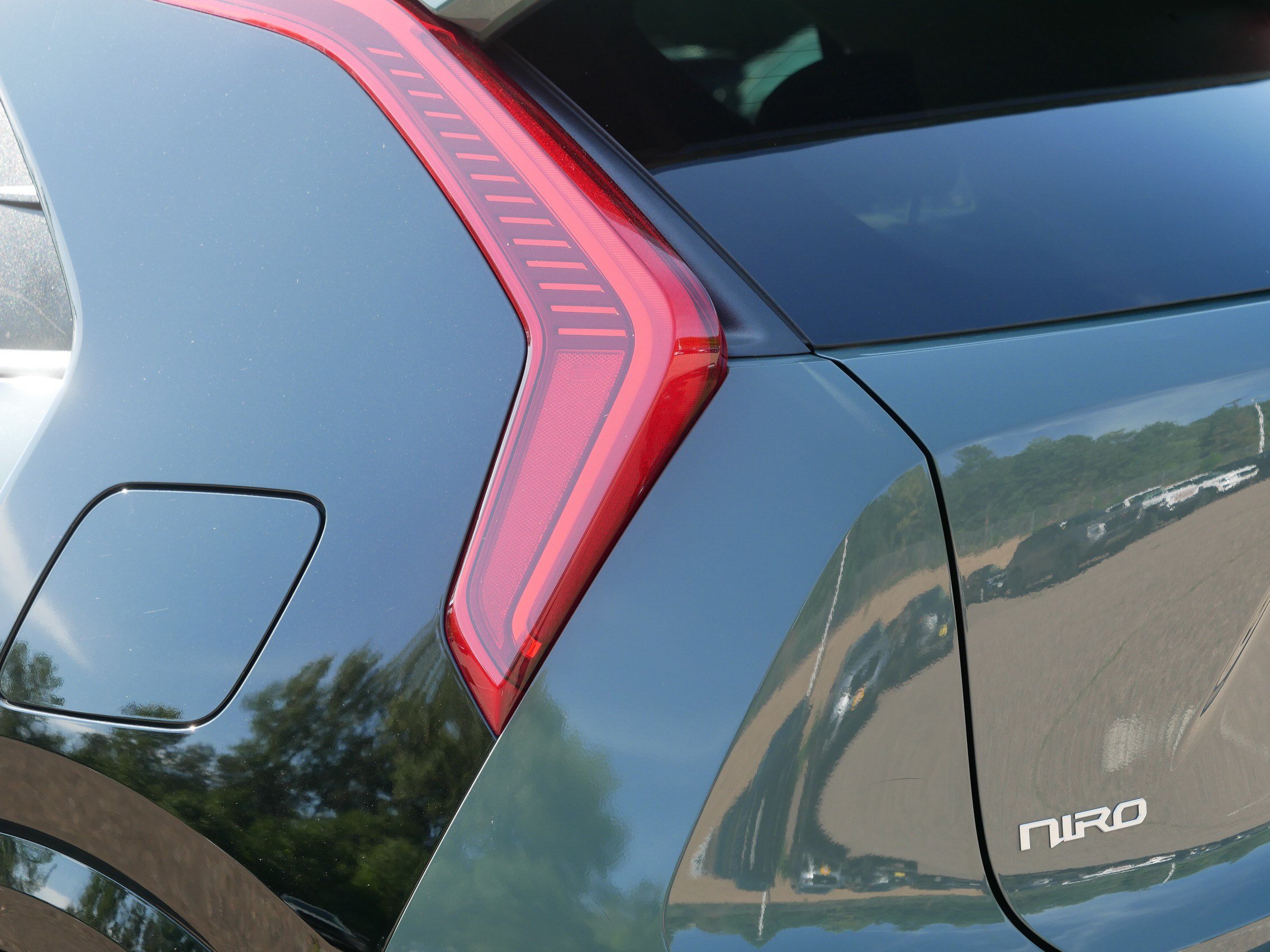 Certified 2025 Kia Niro SX Touring FWD image 17