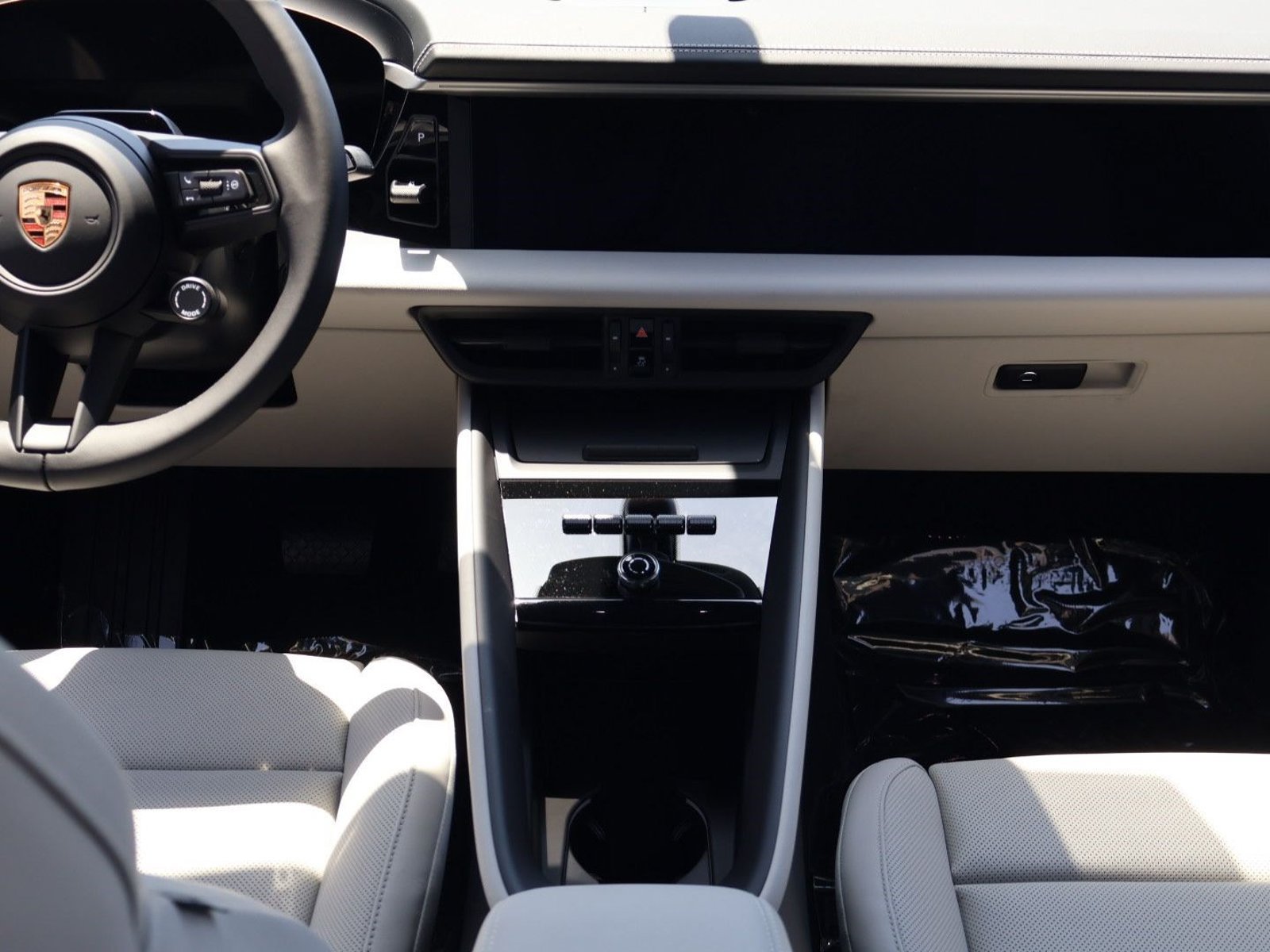 New 2026 Porsche Macan Turbo Electric RWD image 20