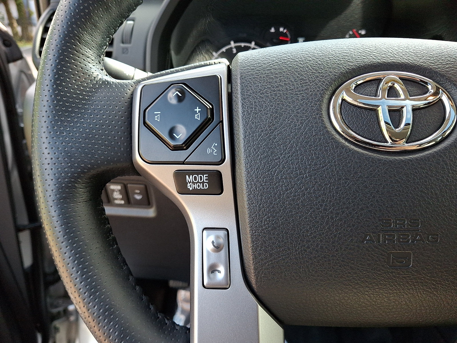 Used 2024 Toyota 4Runner SR5 Premium w/ Moonroof Package RWD image 23