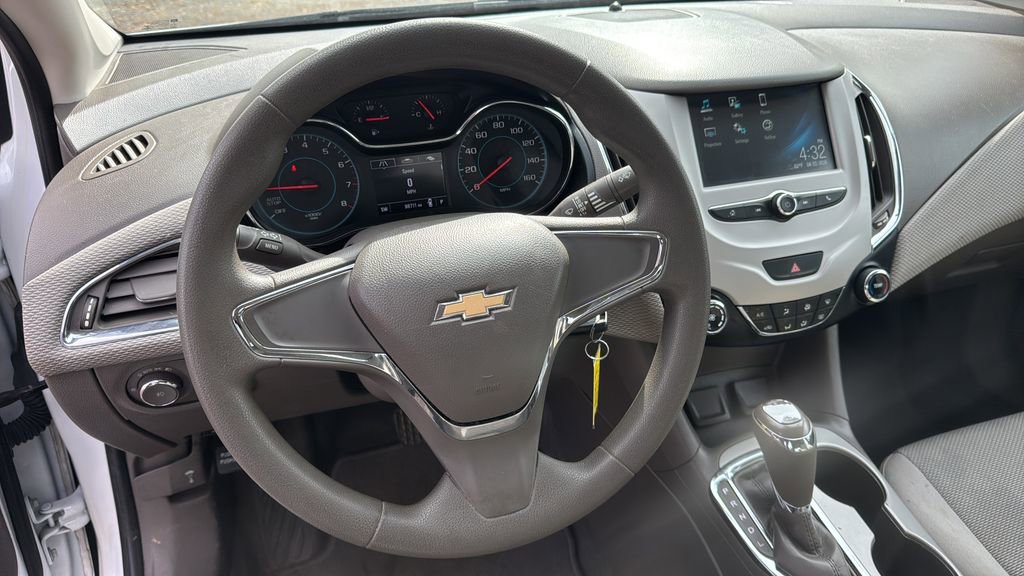 Used 2018 Chevrolet Cruze LS image 13