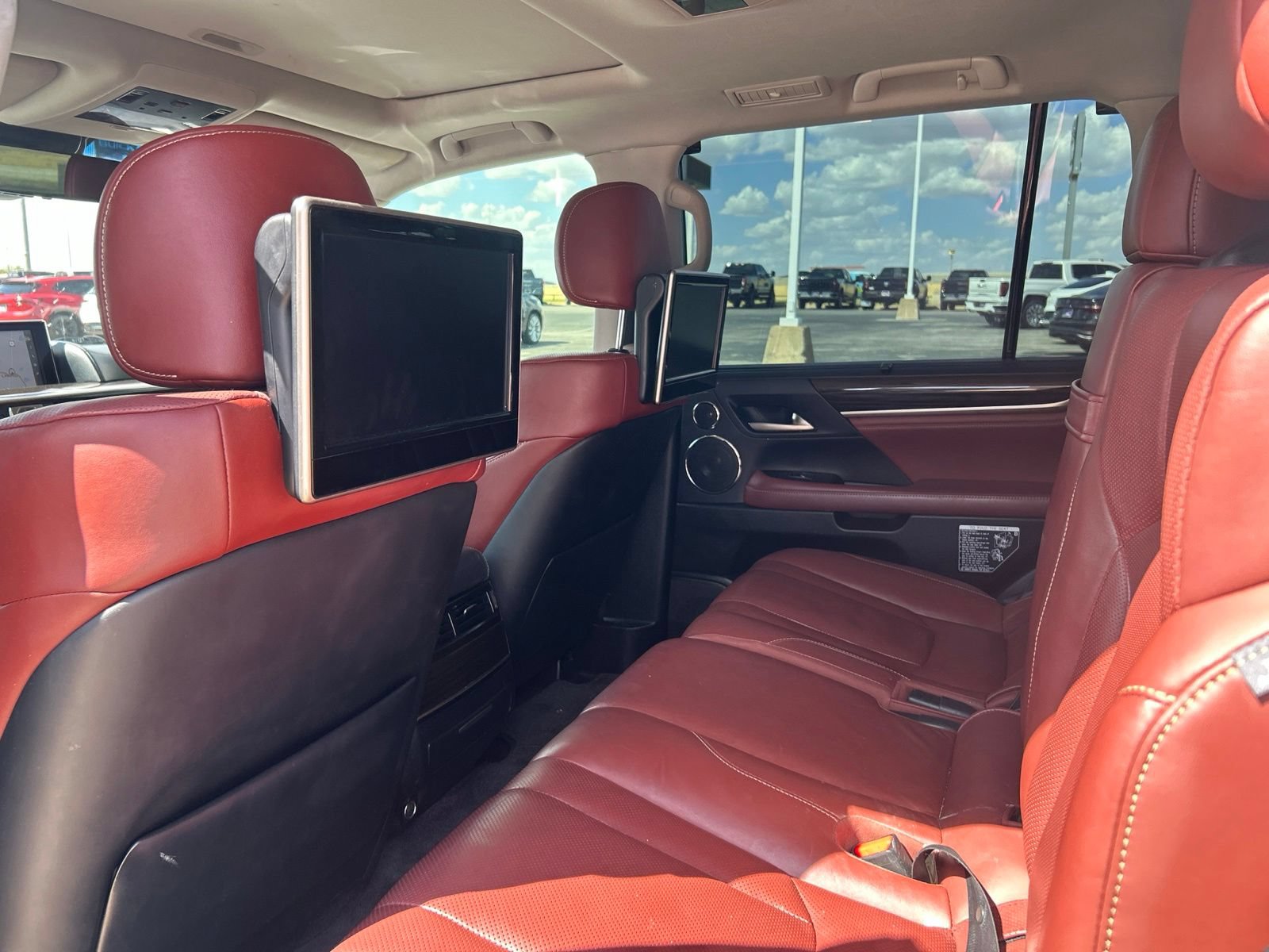 Used 2017 Lexus LX 570 4WD w/ Luxury Package image 9