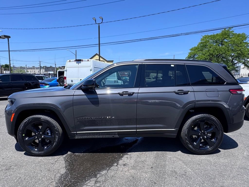 New 2026 Jeep Grand Cherokee Limited w/ Limited Altitude Package AWD/4WD image 4