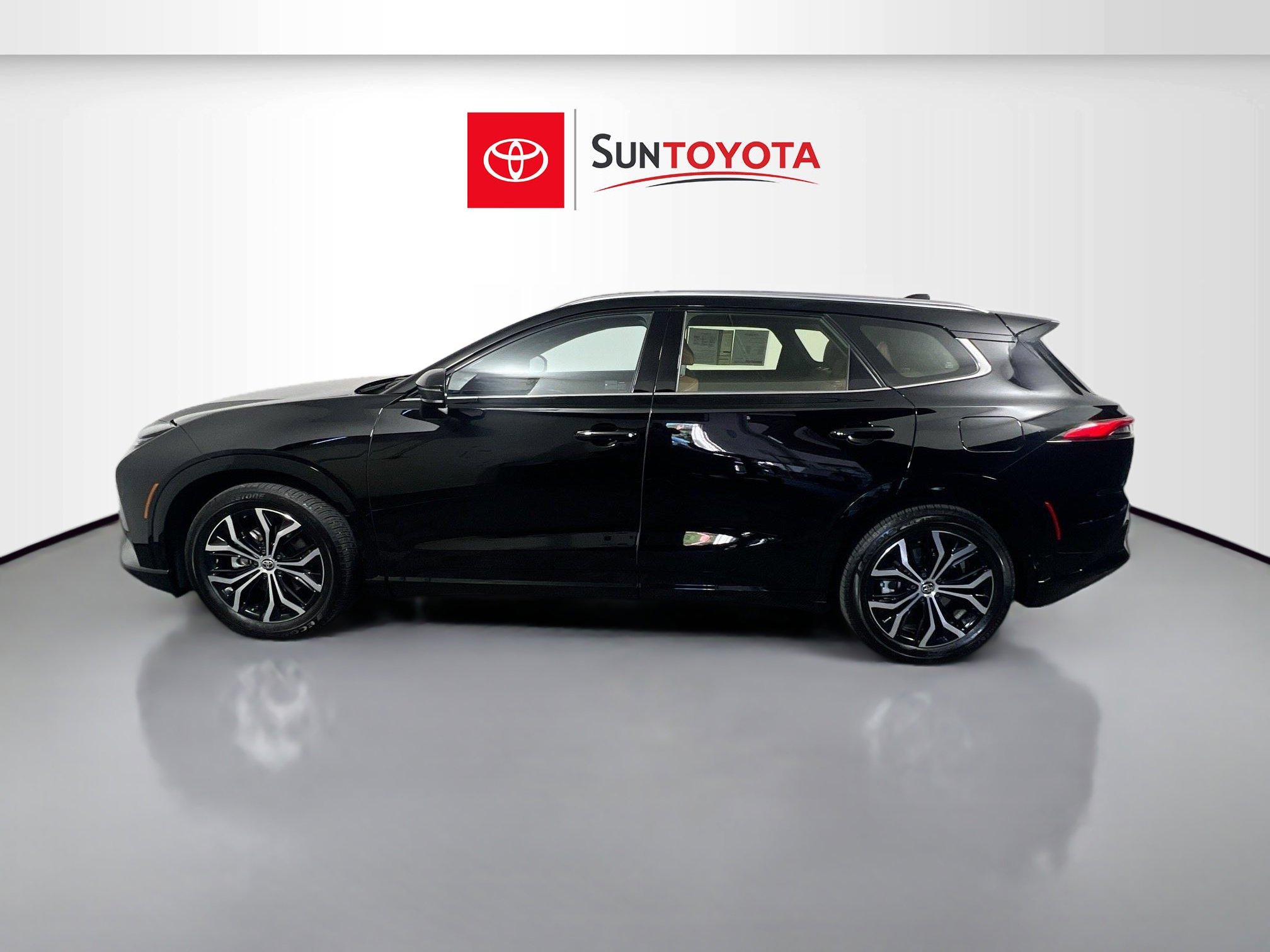 Used 2025 Toyota Crown Signia AWD/4WD image 7