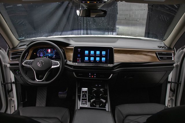 Used 2024 Volkswagen Atlas SE image 24